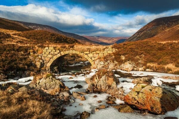 Old bridge, Glen Shee, Cairngorms National Park, Scotland. HC017