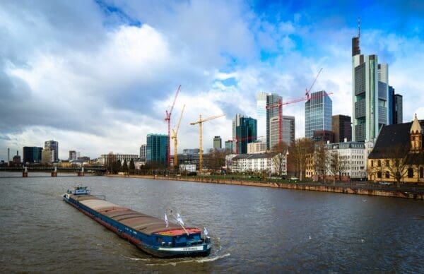 Barge travelling up the Main through Frankfurt&#039;s financial district. FF001