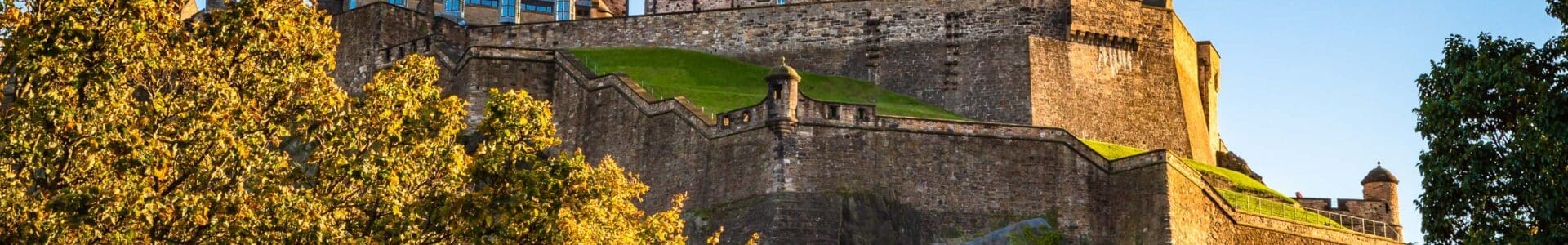 Edinburgh Castle from Princes Street Gardens, Edinburgh, Scotland. EH043