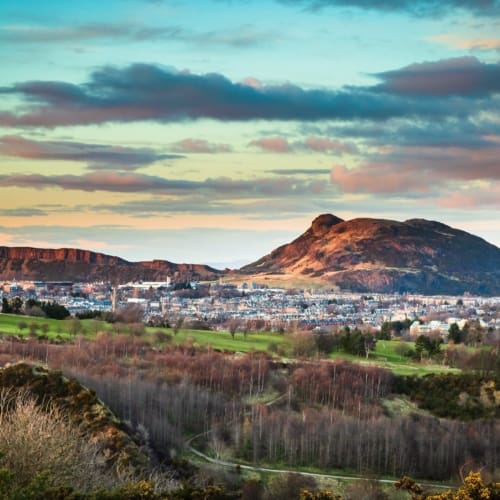 Arthur&#039;s Seat and Salisbury Crags, from the Braid Hills, Edinburgh, Scotland. EH039