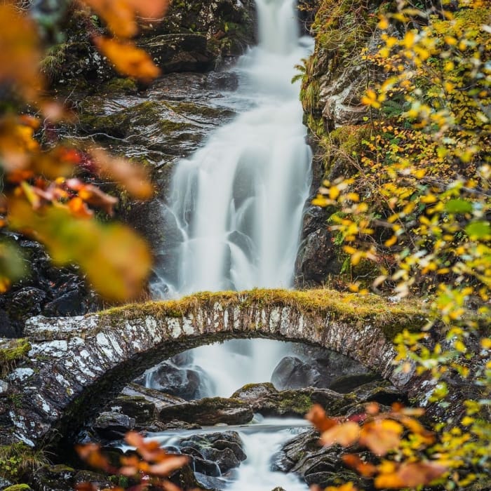 The Allt na Gob and packhorse bridge, Glen Lyon, Perthshire, Scotland. HC051