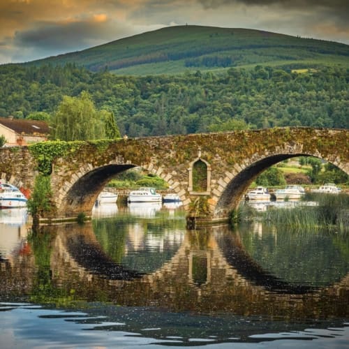 Brandon Hill and the 18th century stone bridge over the River Barrow at Graiguenamanagh, County Kilkenny, Ireland. BR020