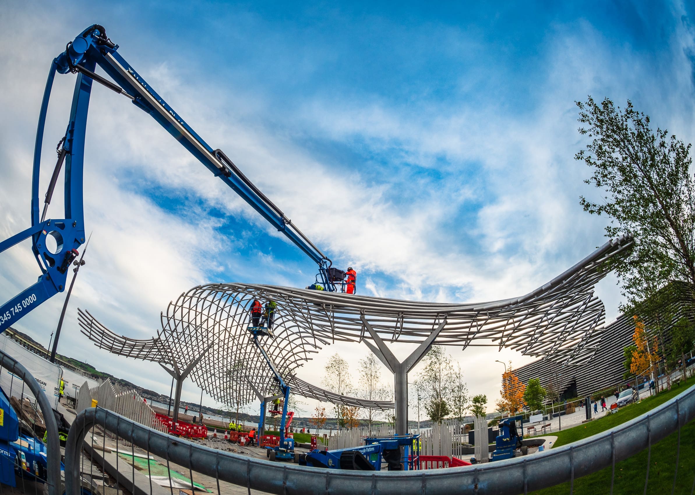 Installation of the 'Dundee Whale' sculpture on Dundee Waterfront.