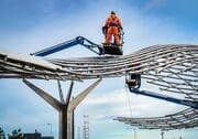 Installation of the 'Tay Whale' sculpture on Dundee Waterfront. DD159